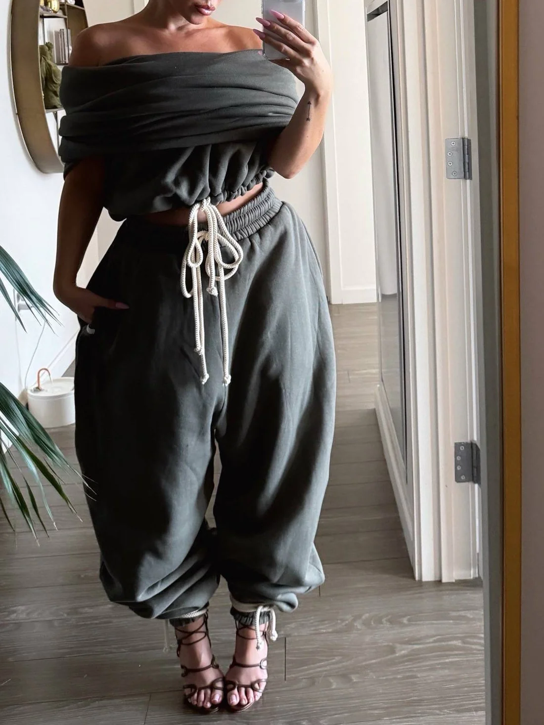 Cropped Hoodie Vest And Oversized Sweatpants